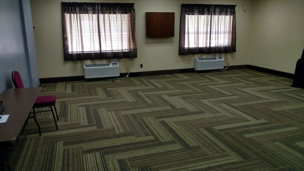 Days Inn by Wyndham Ashland gallery photo in Ashland, KY — image 15