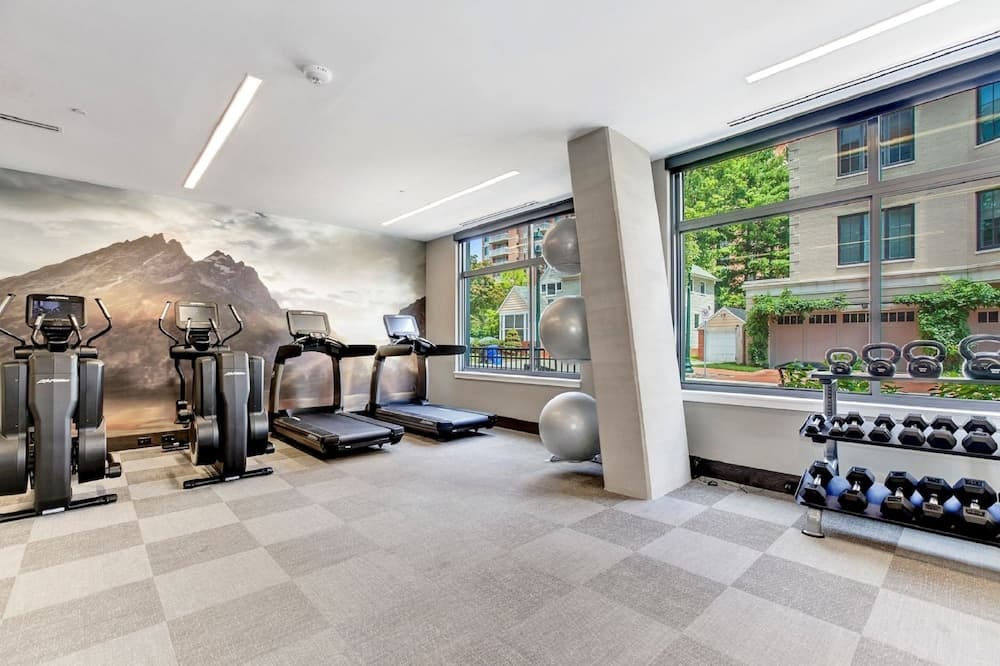 Global Luxury Suites at Bethesda Metro property views in Bethesda, MD — gallery photo 3
