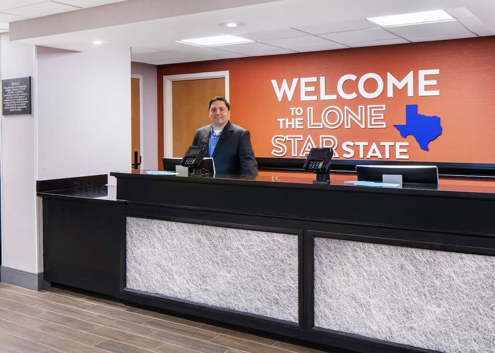 Hampton Inn Austin North @ I - 35 & Hwy 183 interior in Austin, TX — gallery photo 2