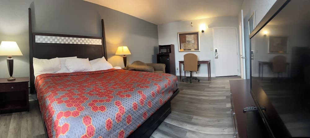 Blueway Inn & Suites Roseville interior in Roseville, MN — gallery photo 2