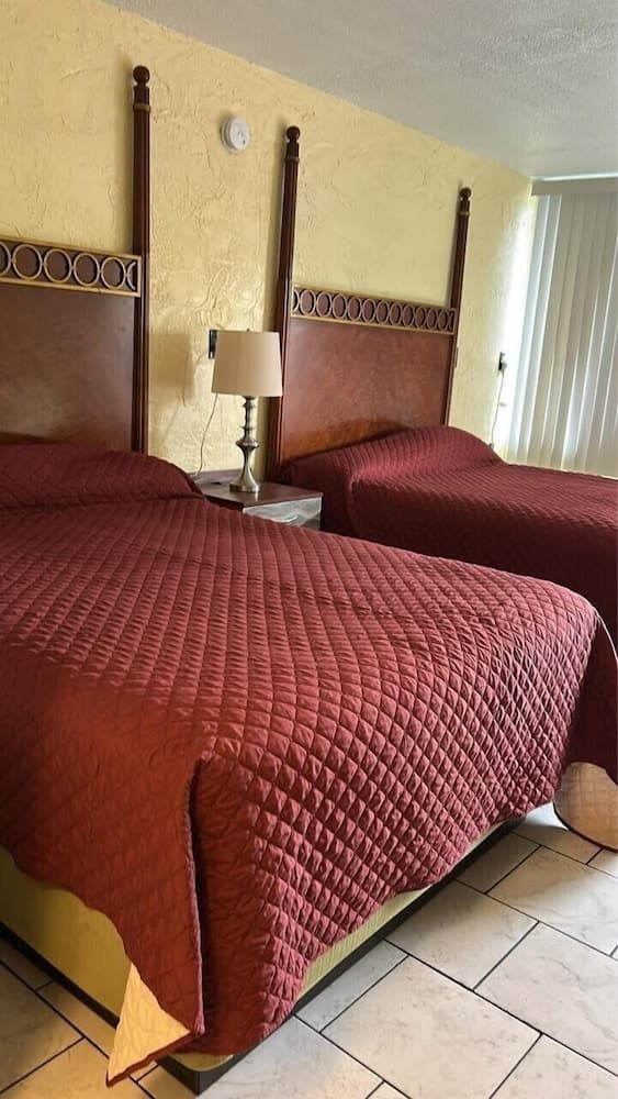 Sebastian Inn property views in Kissimmee, FL — gallery photo 3