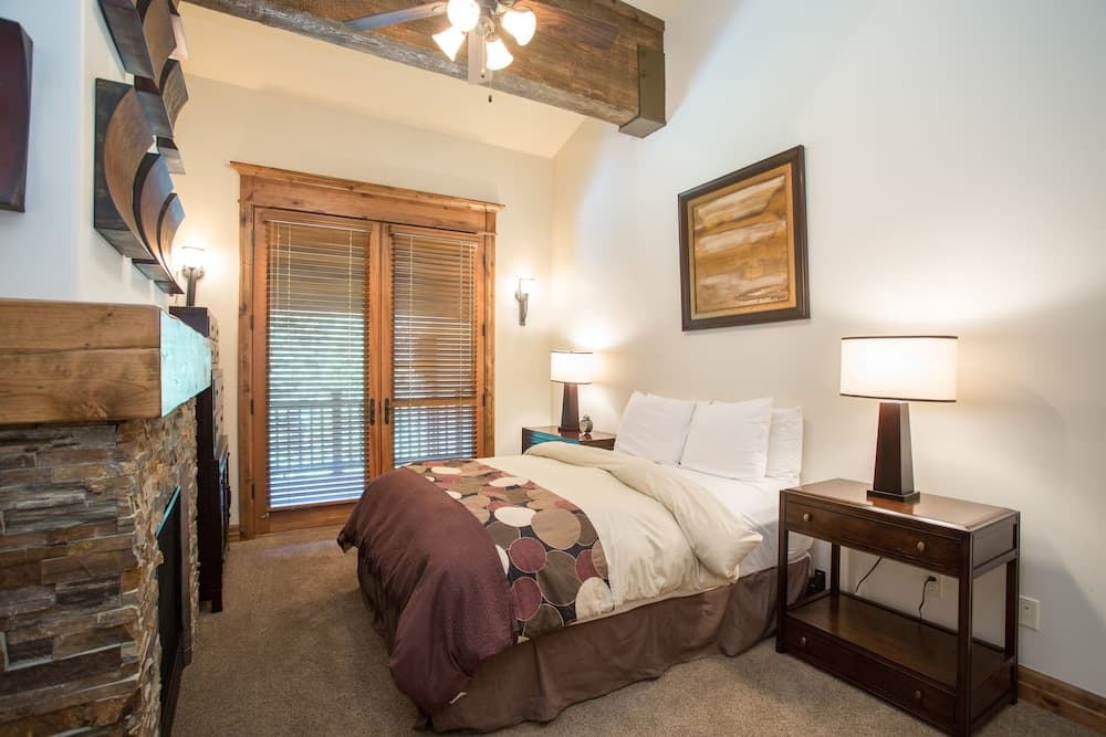 9201 - Silver Aspen - Five Bedroom + Loft Luxury Townhome 4 Hotel Room property views in Solitude — gallery photo 3