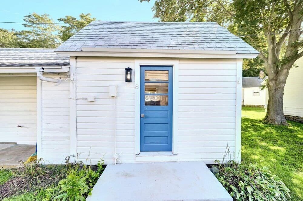 Marina Bay Cottages featured exterior or lobby in Waterford — similar hotel