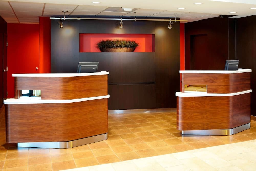Spark by Hiton Bettendorf Quad Cities interior in Bettendorf, IA — gallery photo 2