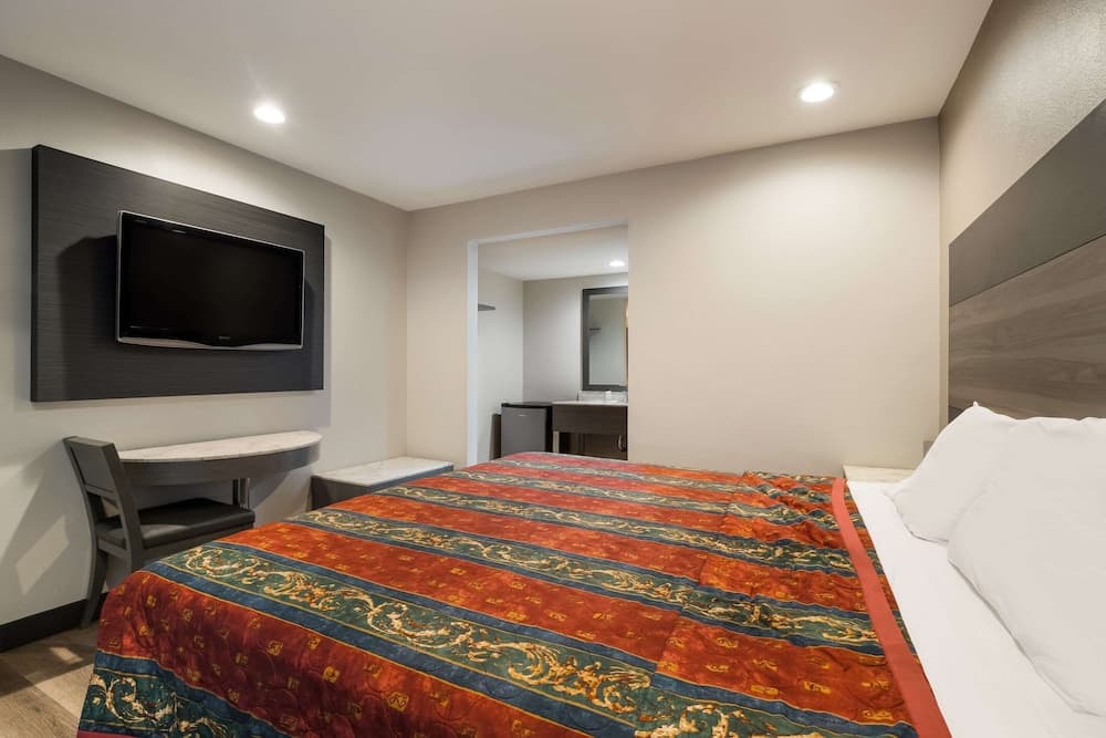 Rodeway Inn San Bernardino - Colton property views in San Bernardino, CA — gallery photo 3