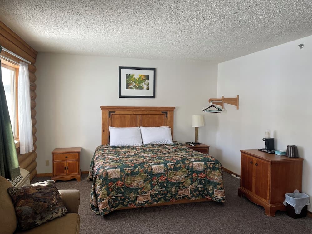 Bear Lodge Resort interior in Dayton, WY — gallery photo 2