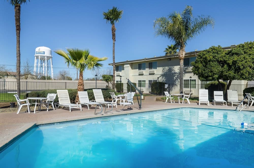 Ramada by Wyndham Merced gallery photo in Merced, CA — image 22