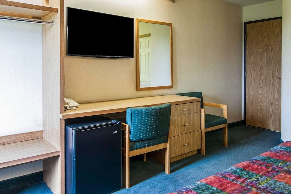 Rodeway Inn Salem Northgate interior in Salem, OR — gallery photo 2