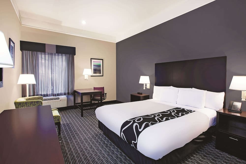 La Quinta Inn & Suites by Wyndham Beaumont West gallery photo in Beaumont, TX — image 32