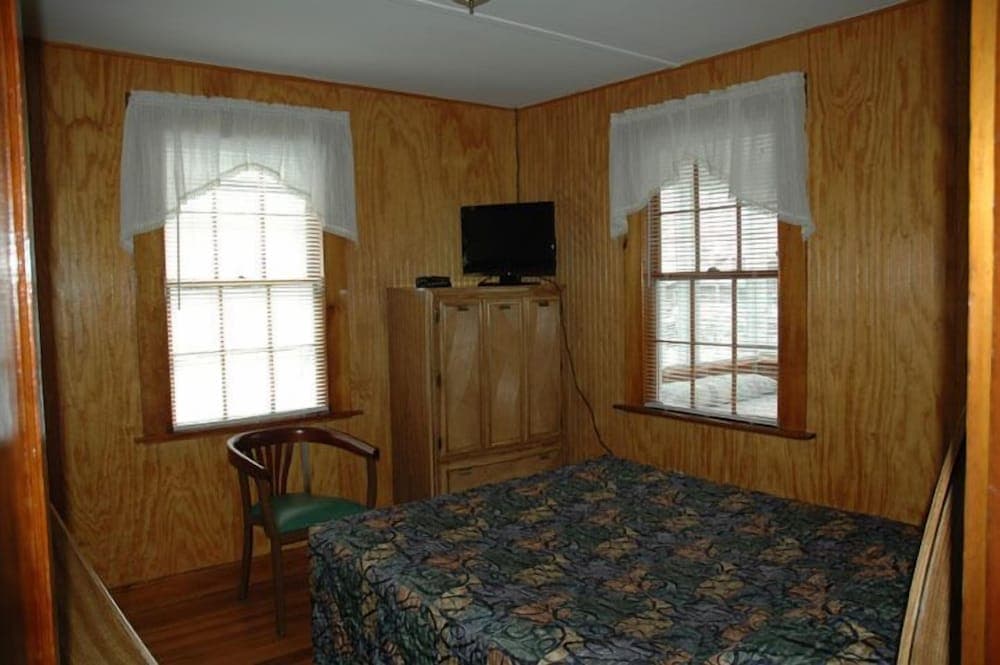 Channel Watefront Cottages property views in Laconia, NH — gallery photo 3