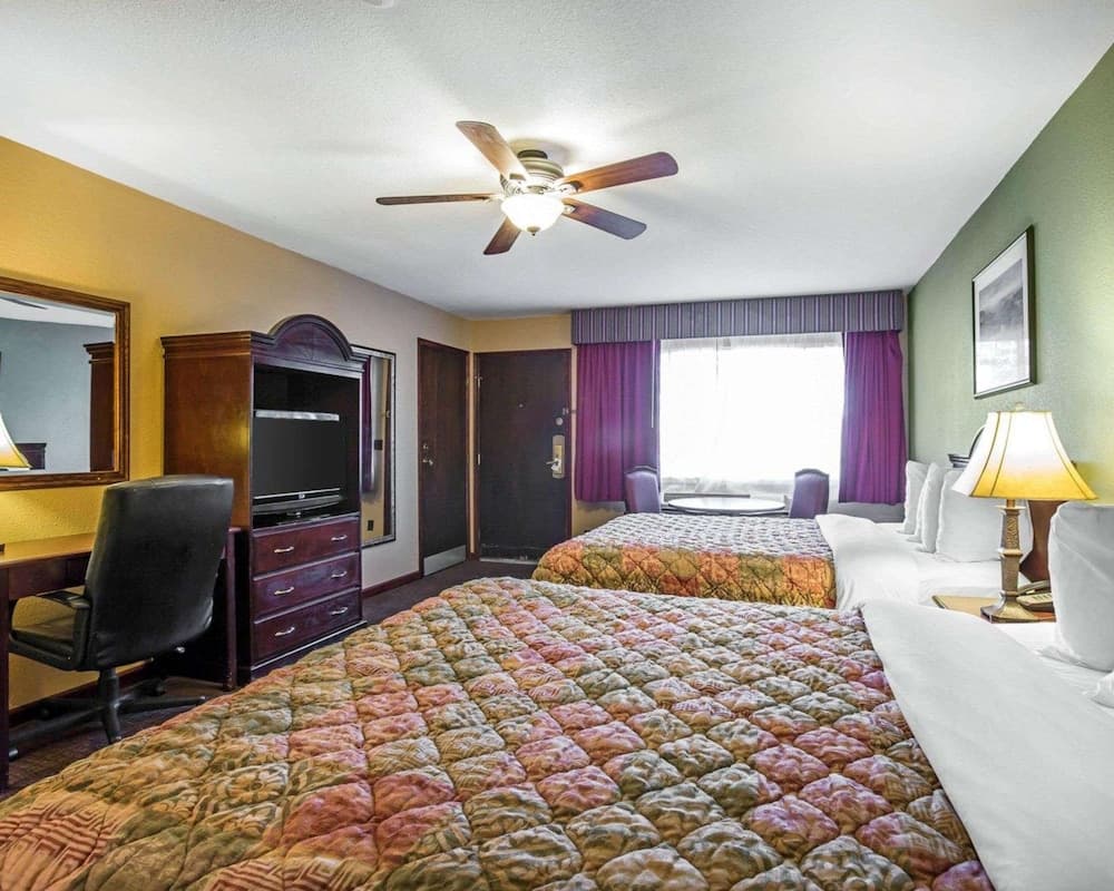Quality Inn & Suites Cameron Park Shingle Springs property views in Shingle Springs, CA — gallery photo 3