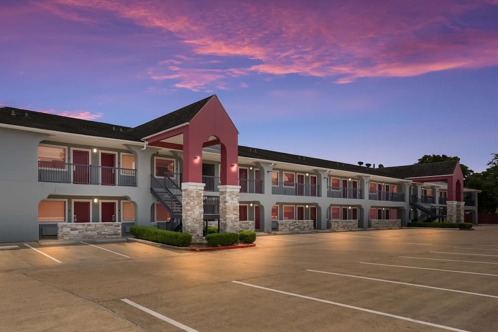 Best Western Huntsville Inn & Suites property views in Huntsville, TX — gallery photo 3