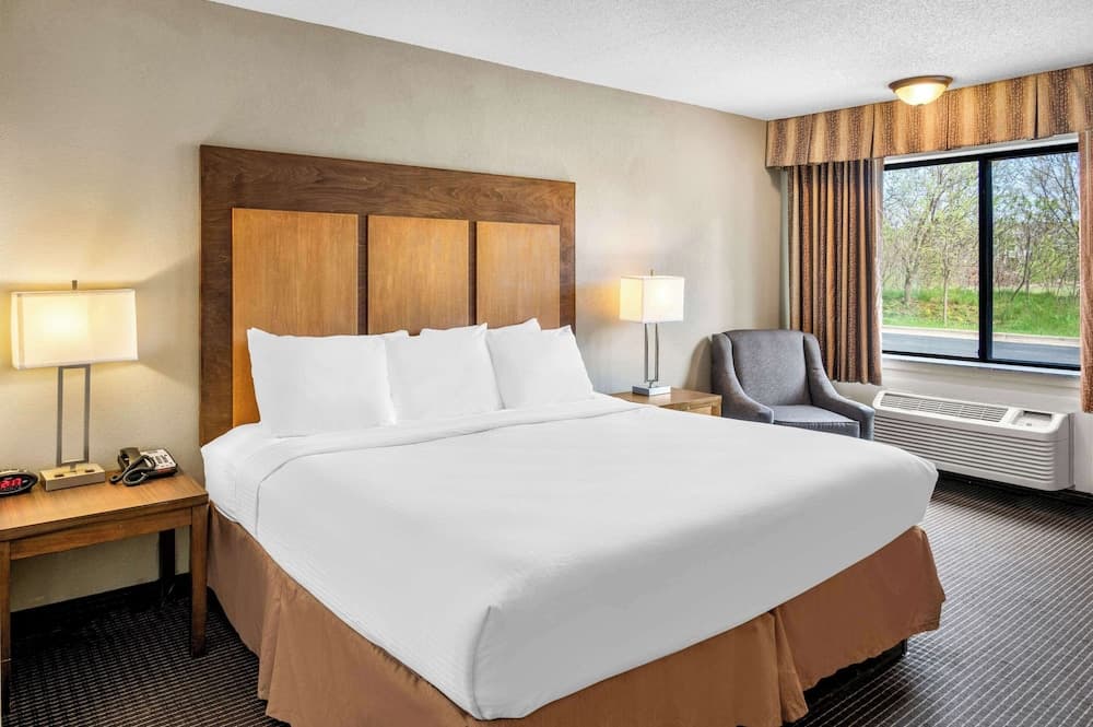 White Pines Inn & Suites gallery photo in Holland, MI — image 14