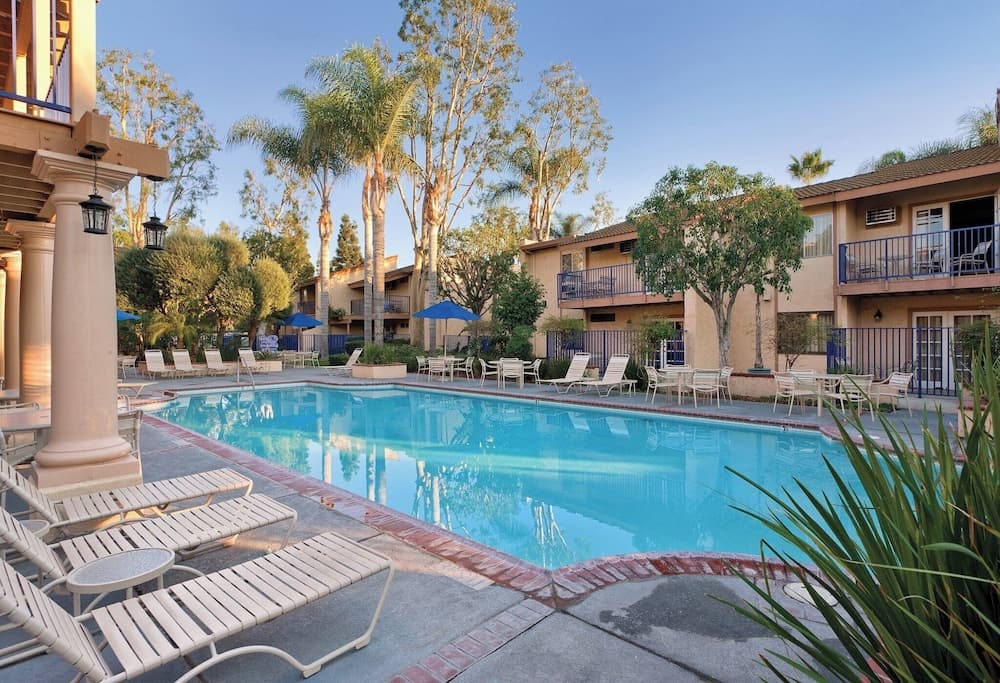 Anaheim Resort Condos interior in Anaheim, CA — gallery photo 2