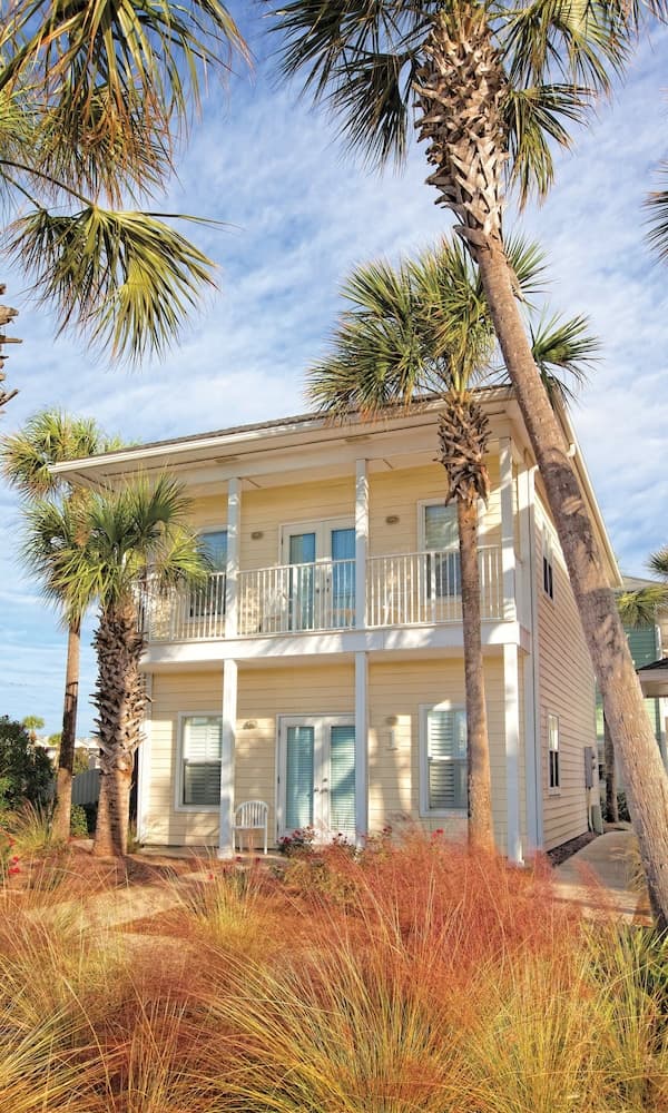 Beach Street Cottages property views in Miramar Beach, FL — gallery photo 3
