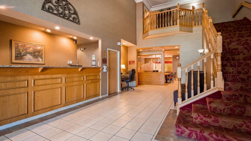 Best Western Wapakoneta Inn interior in Wapakoneta, OH — gallery photo 2