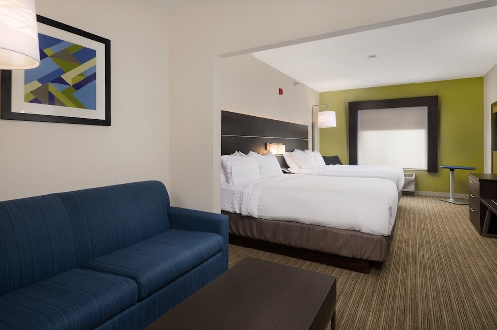 Holiday Inn Express Hotel & Suites Independence-Kansas City by IHG property views in Independence, MO — gallery photo 3