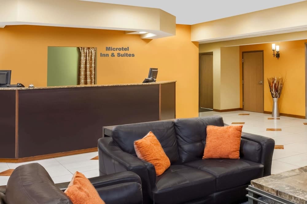 Microtel Inn & Suites by Wyndham South Bend/At Notre Dame Un interior in South Bend, IN — gallery photo 2