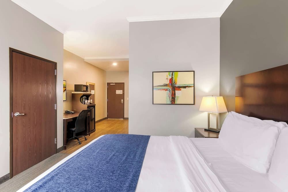 Best Western Plus Olathe Hotel gallery photo in Olathe, KS — image 10