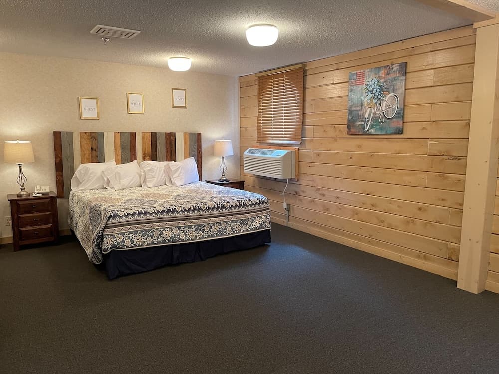 Paddle Wheel Inn interior in Oregon, IL — gallery photo 2