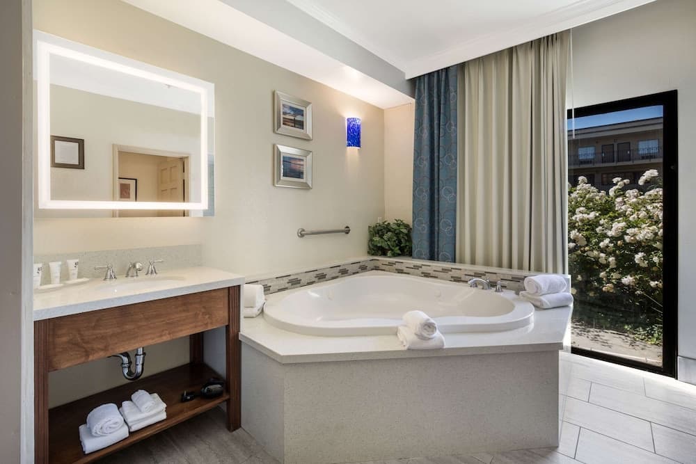 MainStay Suites John Wayne Airport by Choice Hotels gallery photo in Santa Ana, CA — image 25