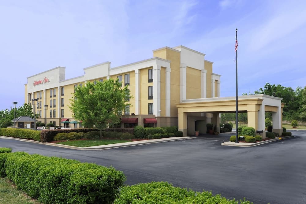 Hampton Inn Spartanburg-North I-85 featured exterior or lobby in Spartanburg, SC — similar hotel