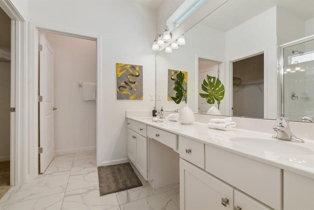 Enchanted Dreams interior in Kissimmee, FL — gallery photo 2