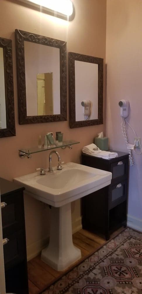 Downtown Guest Quarters Hotel property views in El Dorado, AR — gallery photo 3