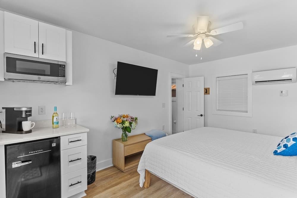 The Beach House Motel & Suites property views in Oak Island, NC — gallery photo 3