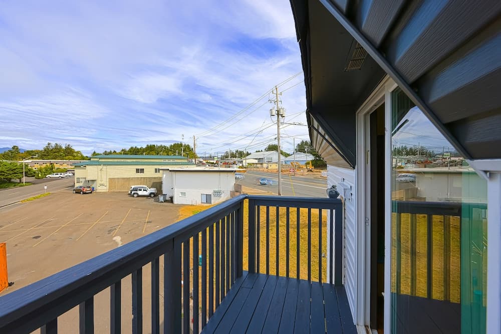 Coastal Inn by OYO Lincoln City - Oregon Coast Hwy property views in Lincoln City, OR — gallery photo 3