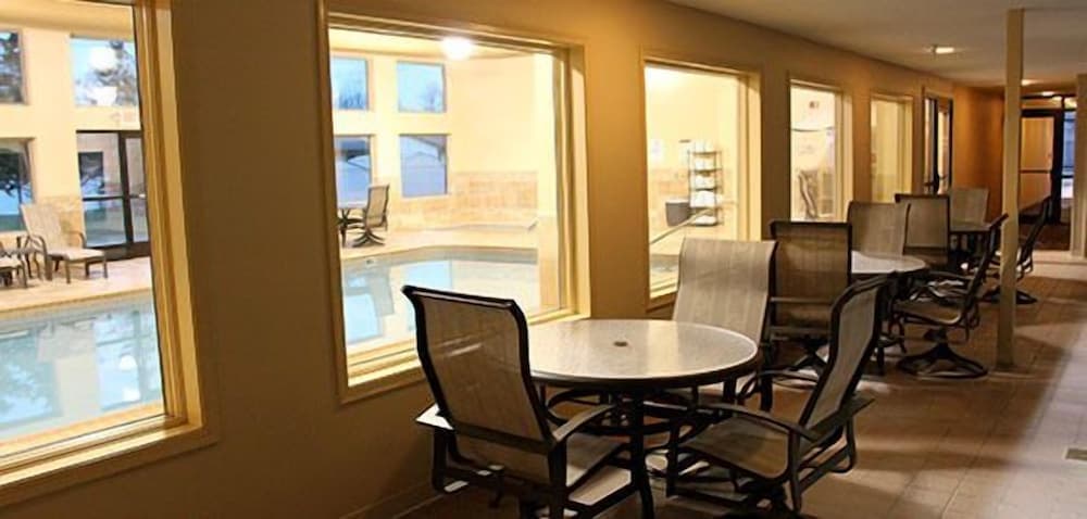 C'mon Inn Thief River Falls interior in Thief River Falls, MN — gallery photo 2