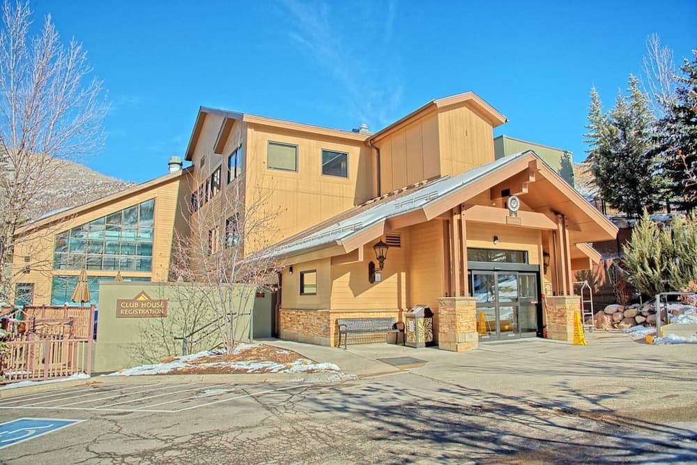 Bluegreen's StreamSide at Vail interior in Vail, CO — gallery photo 2