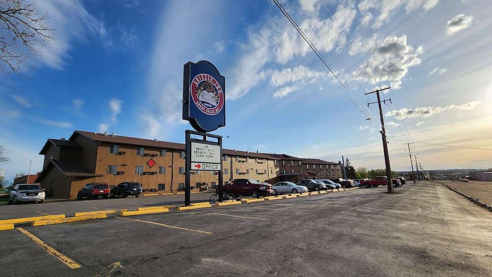 Grizzly Inn featured exterior or lobby in Great Falls, MT — similar hotel