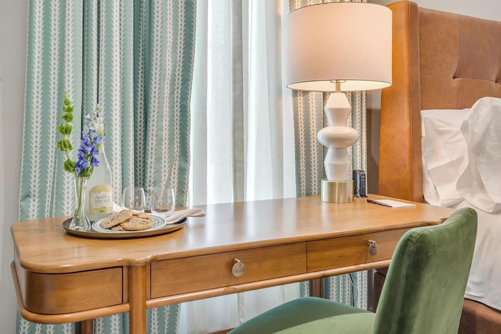 Nutt House Hotel interior in Granbury, TX — gallery photo 2