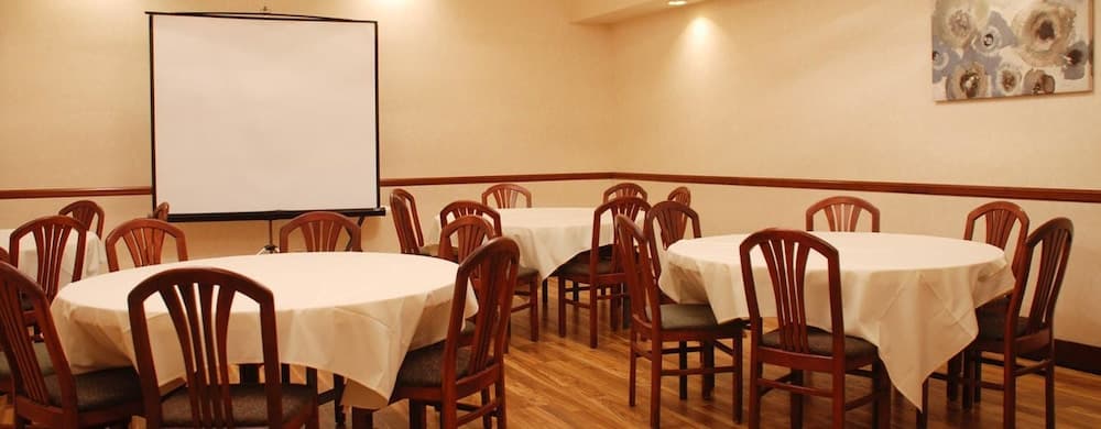 The Plaza Hotel & Suites Winona gallery photo in Winona, MN — image 12