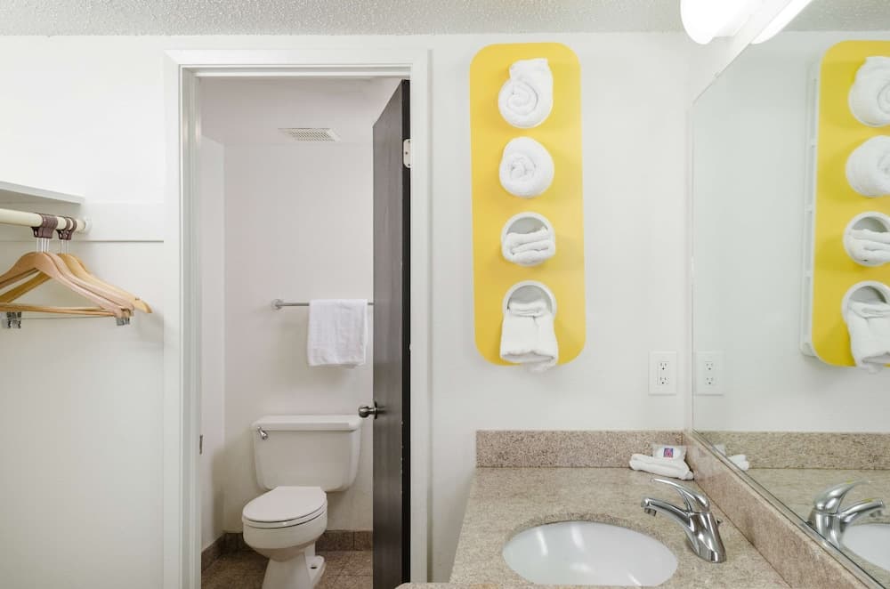 Ramada by Wyndham Merced gallery photo in Merced, CA — image 32