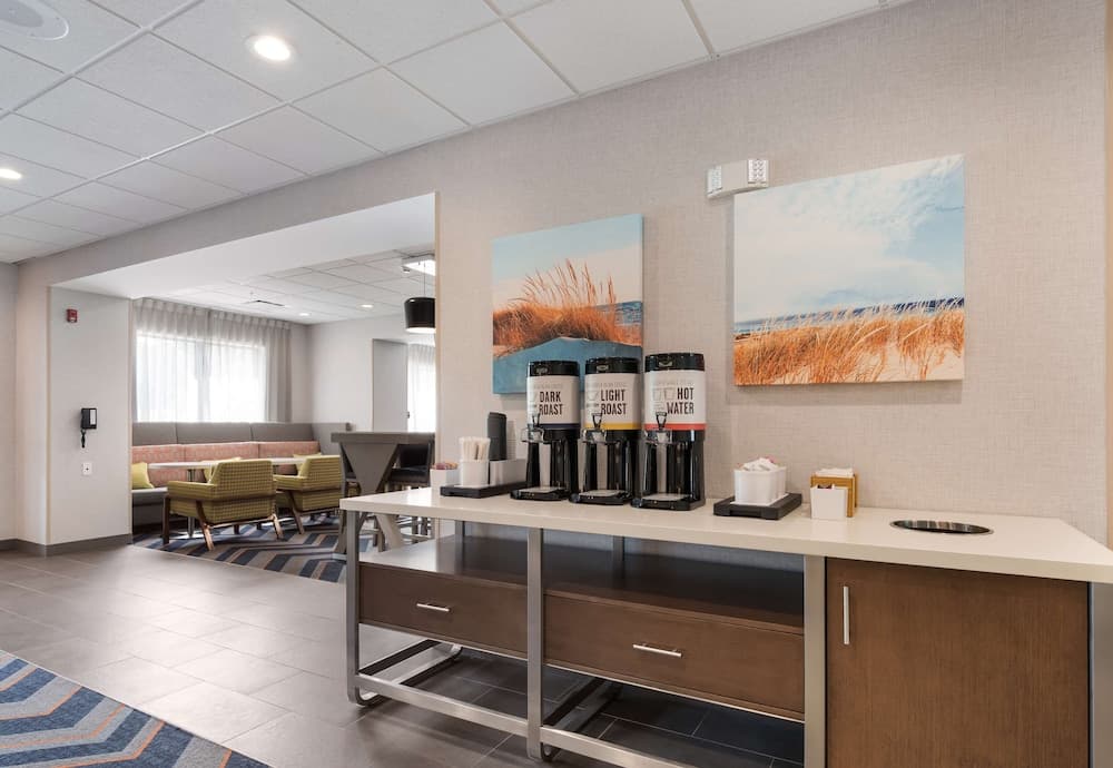 Hampton Inn Niles interior in Niles, MI — gallery photo 2