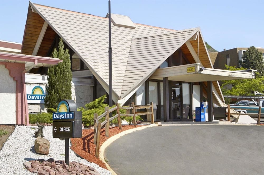 Days Inn by Wyndham Colorado Springs/Garden of the Gods featured exterior or lobby in Colorado Springs, CO — similar hotel