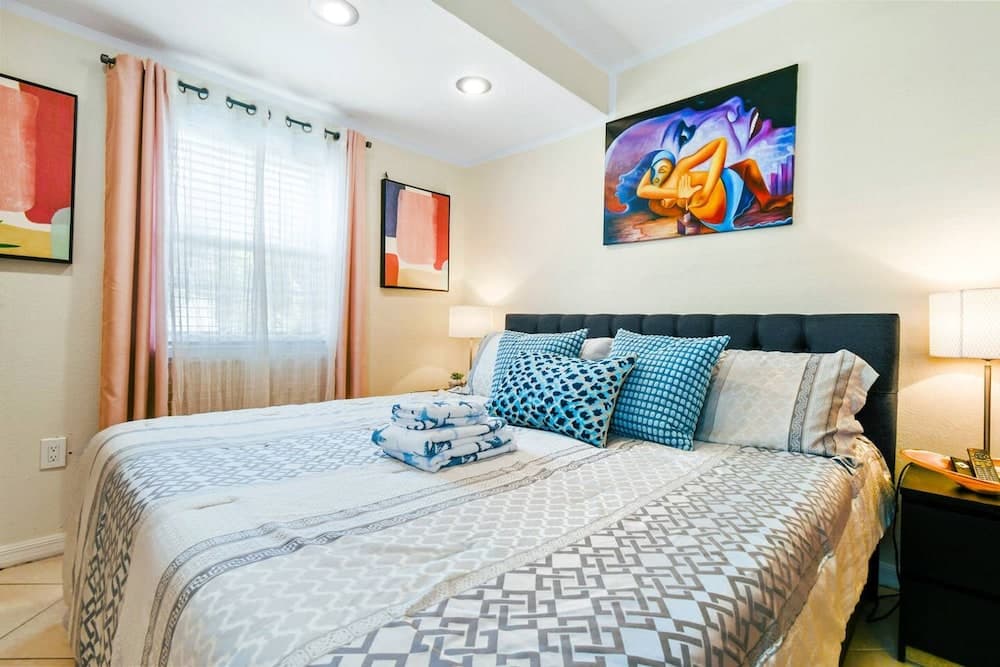 Home w/ Guest Suite Pool Near PGA & Beach property views in Palm Beach Gardens, FL — gallery photo 3