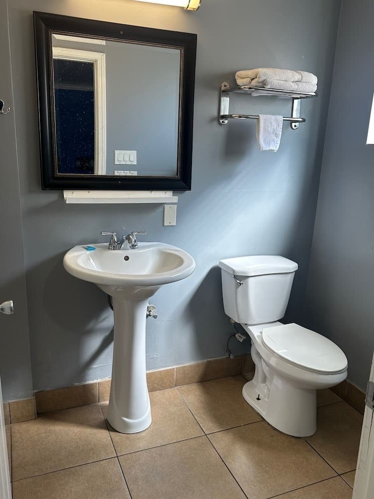 Driftwood Motel - Colton interior in Colton, CA — gallery photo 2