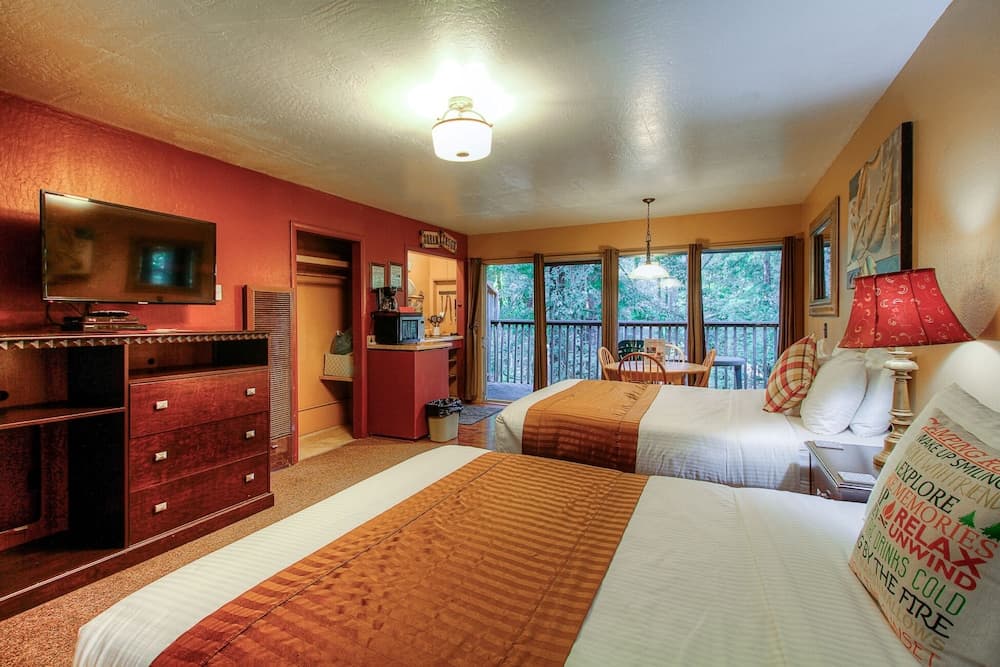 Redwoods River Resort property views in Piercy, CA — gallery photo 3