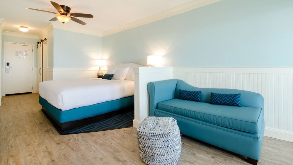 John Yancey Oceanfront Inn interior in Kill Devil Hills, NC — gallery photo 2