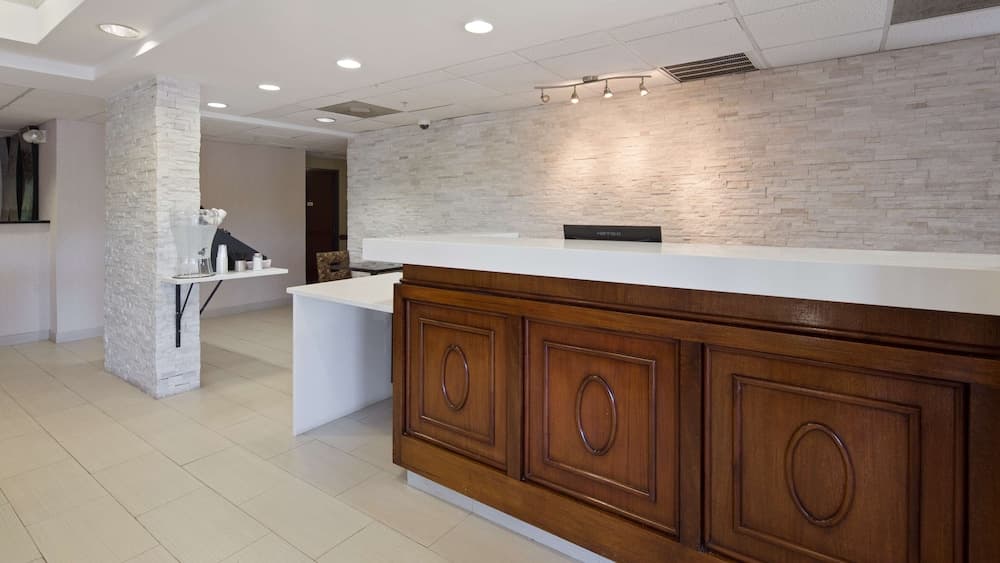 Best Western Plus Huntersville Inn & Suites Near Lake Norman property views in Huntersville, NC — gallery photo 3