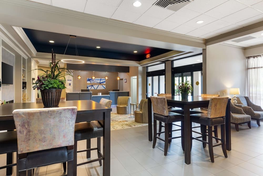 Clarion Inn North Haven - New Haven North gallery photo in North Haven — image 34