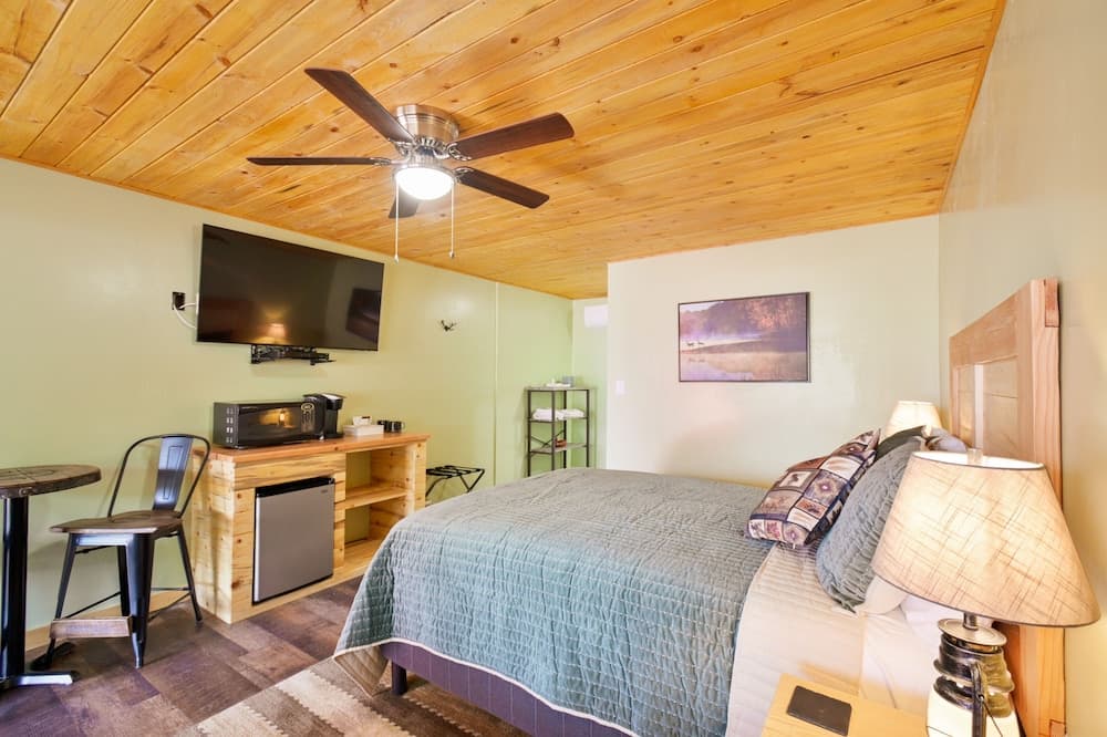 Rusty Buck Inn property views in Heber — gallery photo 3