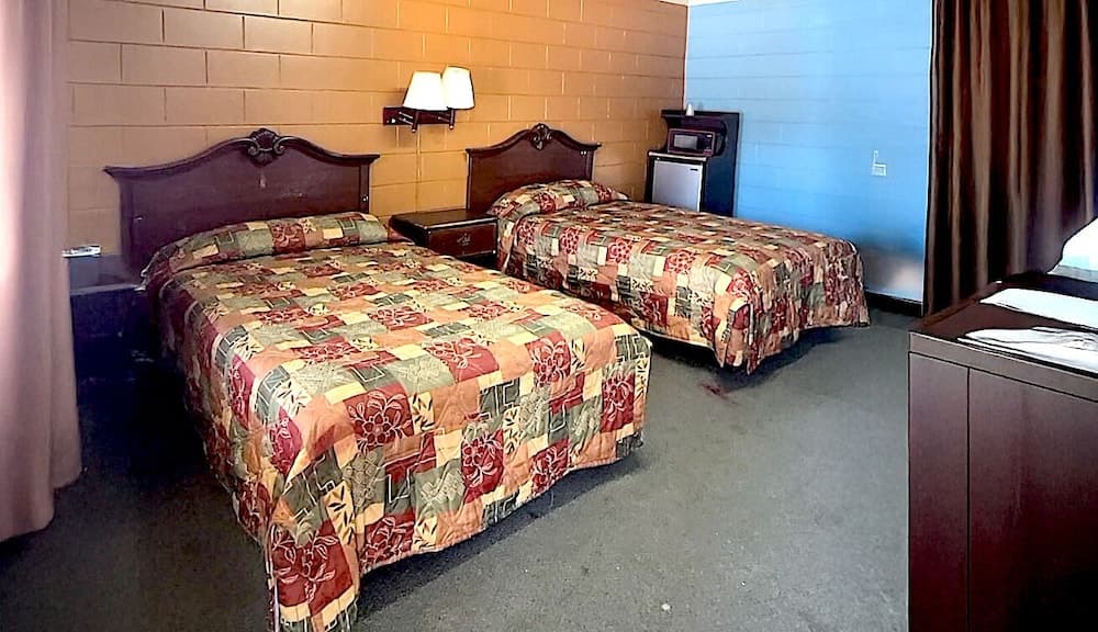 Economy Hotel Dublin interior in East Dublin, GA — gallery photo 2