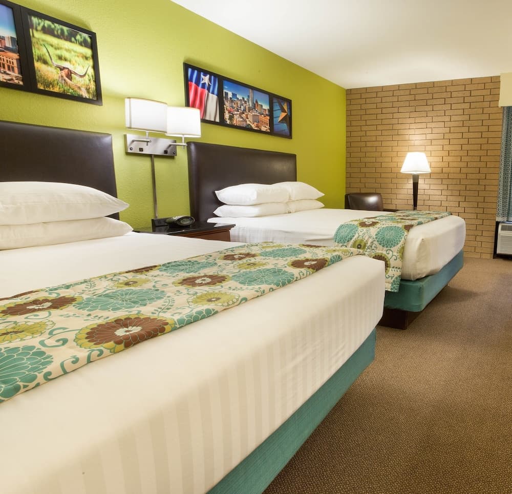 Heritage Inn Suites Houston/Sugar Land, Trademark by Wyndham gallery photo in Sugar Land, TX — image 17