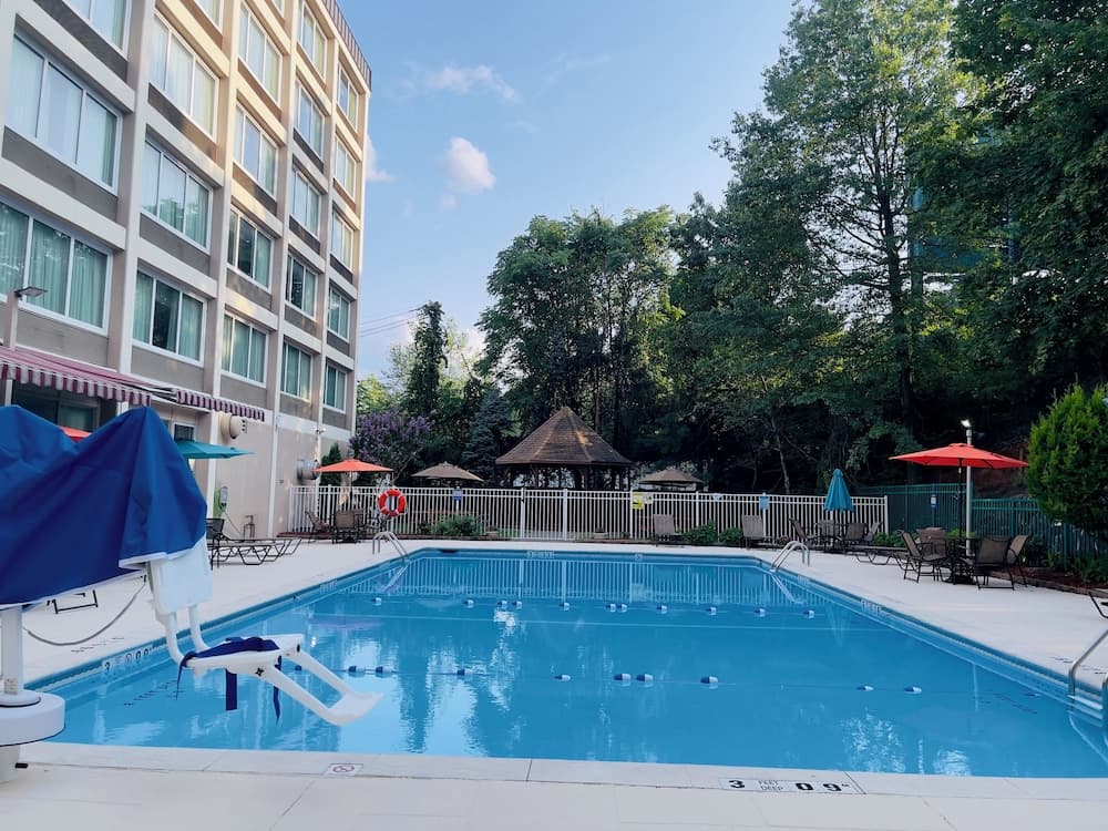 Executive Inn - Fort Lee property views in Fort Lee, NJ — gallery photo 3
