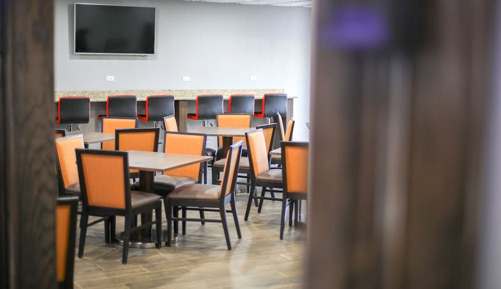 American Inn and Suites Ferndale property views in Ferndale, MI — gallery photo 3
