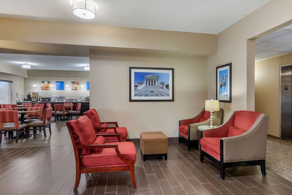 Comfort Inn South Chesterfield - Colonial Heights interior in Colonial Heights, VA — gallery photo 2